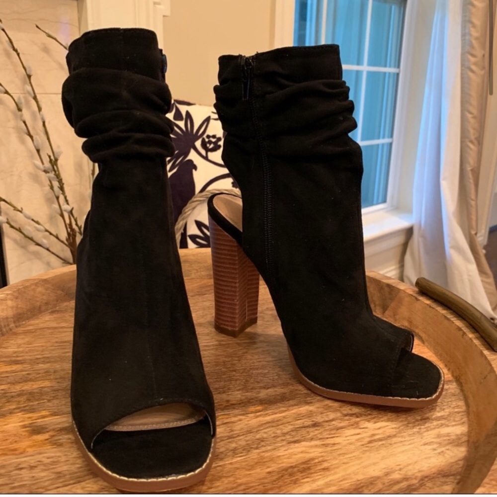 Sexy BRAND NEW IN BOX VENUS Open Toe Booties Sz 7